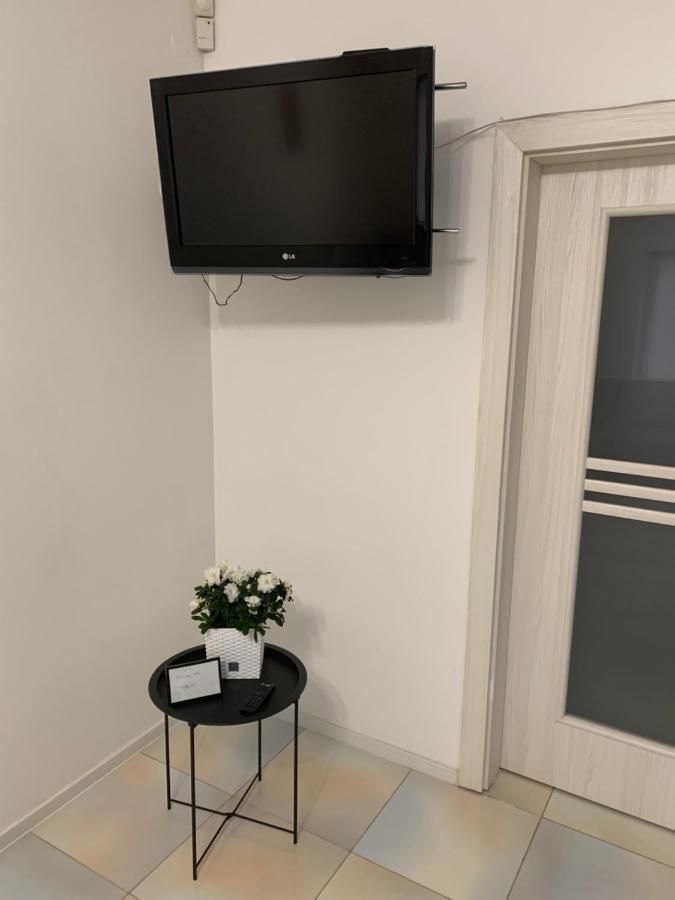 Naukova Street Apartment *