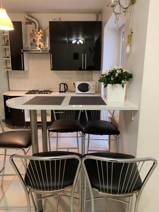 Naukova Street Apartment *